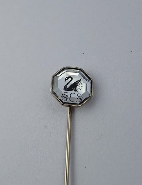 Swarovski Crystal Society Lapel Pin Carousel 1