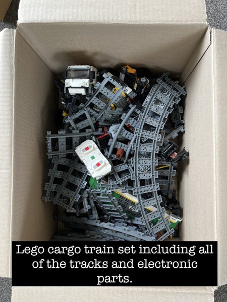 Bulk Lego 23.3KG - (20+ retired sets & 8KG of bulk colour-sorted pieces.)64020501845122113