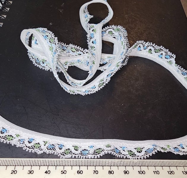 1m Pretty blue floral lace Carousel 2