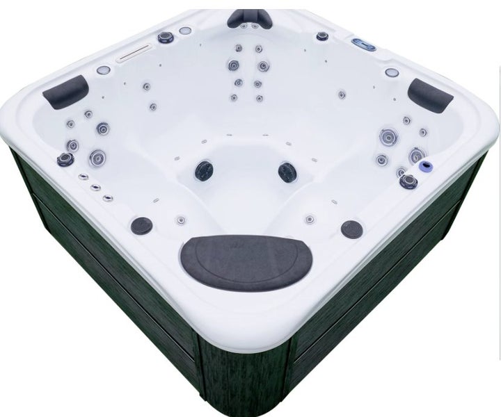 Aspiring 5 person spa HALF PRICE (BRAND NEW ONLY 1 LEFT ready for delivery)64009221988227113