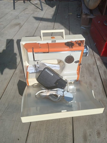 Globe Cub 3 Sewing Machine Carousel 1