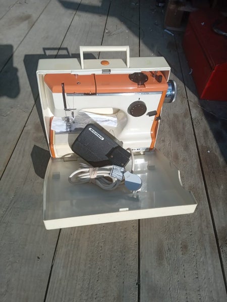Globe Cub 3 Sewing Machine Carousel 2