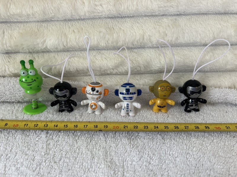 Small Figures on Strings Carousel 1