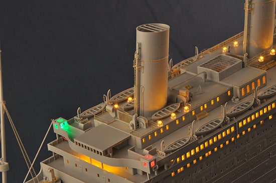 Trumpeter 1/200 RMS Titanic with LED Lighting Luxury Liner Model Kit 0371964463312061955113