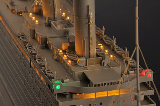 Trumpeter 1/200 RMS Titanic with LED Lighting Luxury Liner Model Kit 0371964463312061955114