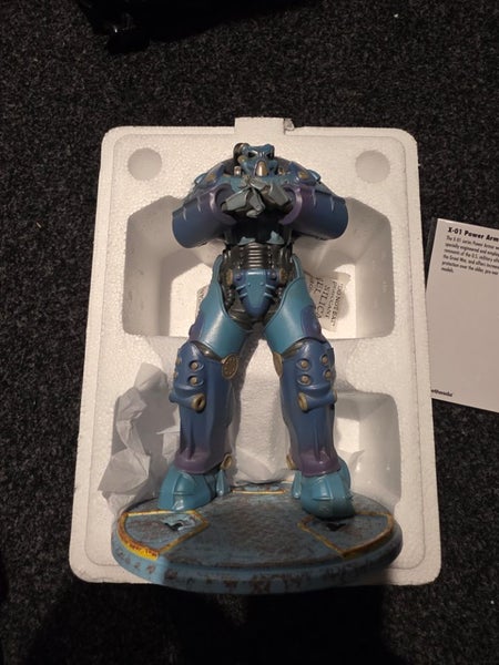 Fallout X-01 Power Armor – Nuka-Cola Quantum Statue Carousel 1
