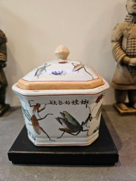 Antique Chinese Porcelain Tea Caddy? Possibly Late Qing or Early 20th Century. Carousel 10