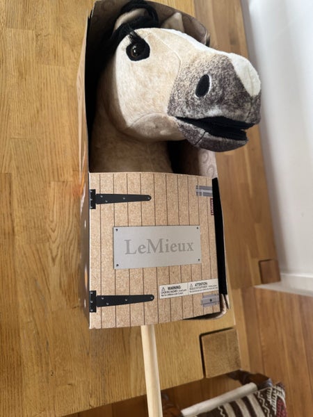 LeMieux Hobby Horse. Carousel 2