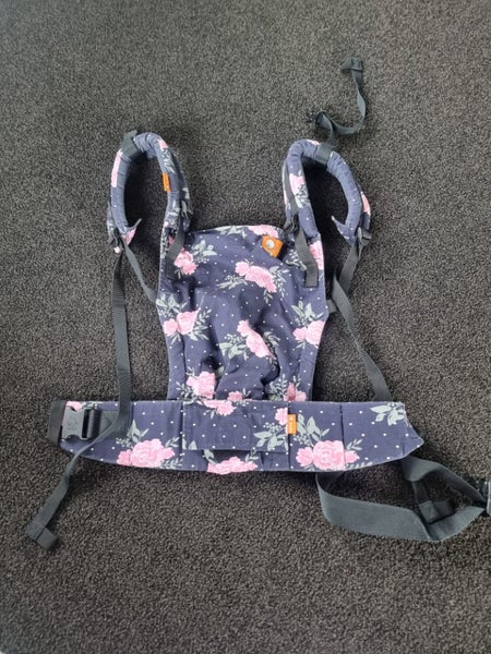 Tula free to grow carrier. Front pack . Carousel 1