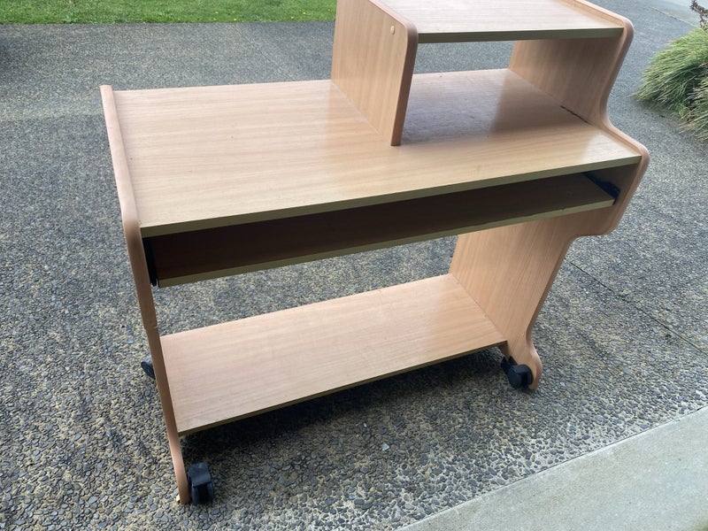 Computer Desk Carousel 1