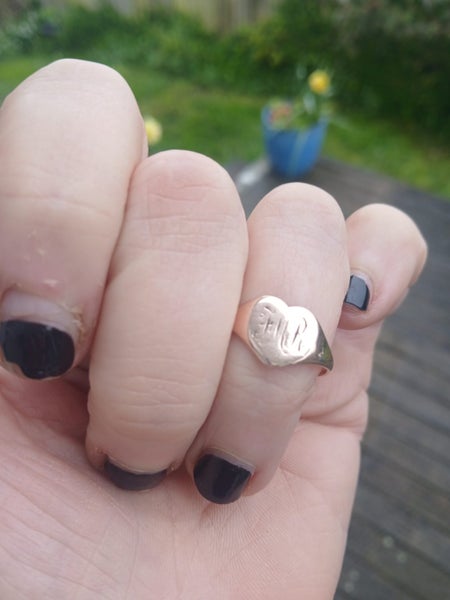 ROMANTIC 9CT Solid Gold HEART SHAPED~ SIGNET RING~BARGAIN Carousel 2