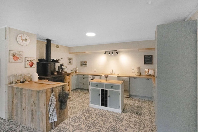 Fully Off-Grid Home with Solar, Wind and Hydro63929475276929113