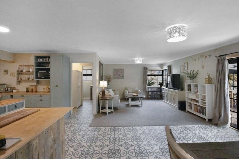 Fully Off-Grid Home with Solar, Wind and Hydro63929475276929114