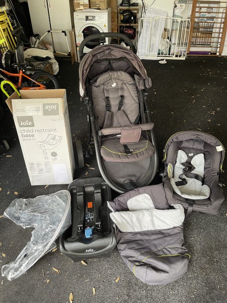 Joie stroller/pram + capsule + capsule base + accessories Carousel 1