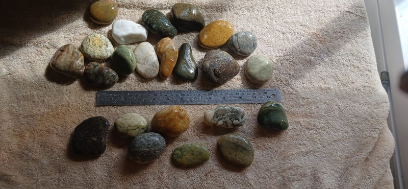 2.9 kg stones for rock tumblers. Big Lot Carousel 1