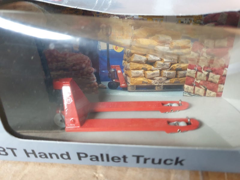 BT Hand Pallet Truck Carousel 1