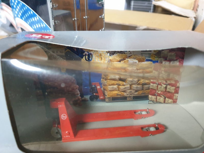 BT Hand Pallet Truck Carousel 2