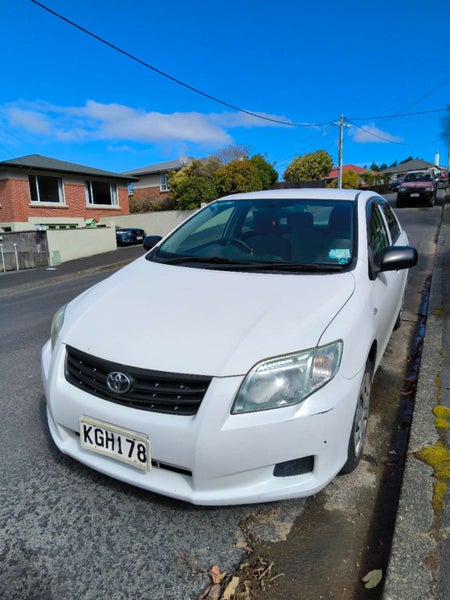 2010 Toyota Corolla Axio63931370745858111