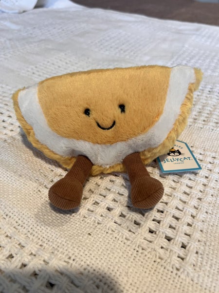 Jellycat Amuseables Clemont Lemon - London Exclusive - Fish & Chips Experience Carousel 1