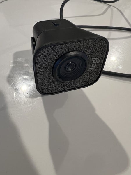 Logitech StreamCam + Litra Light – Full HD 1080p Webcam & Streaming Setup Carousel 1
