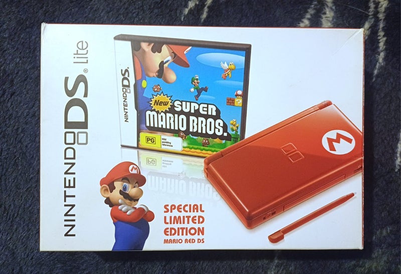 Nintendo DSLite Super Mario Special Limited Edition Carousel 1