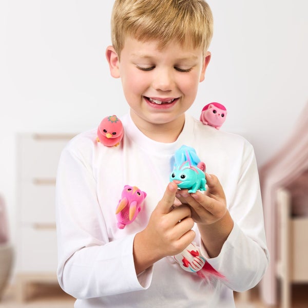 Little Live Pets Needees - Curlee Chameleon Carousel 5