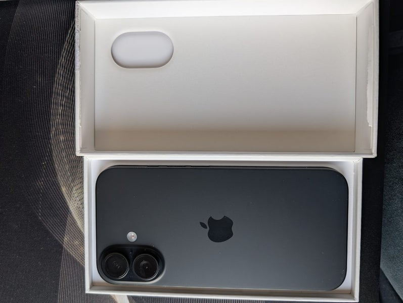 IPHONE 16 BLK 256GB W/BOX 100% BATTERY HEALTH -WITH AIRPODS PRO 263932995116034112