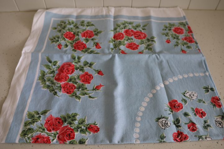 Very Pretty Vintage Rose Tablecloth / Supper Cloth. Carousel 1