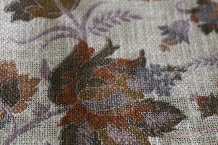 Beautiful Quality Vintage Heavy Textured Linen. Floral Pattern. Carousel 2