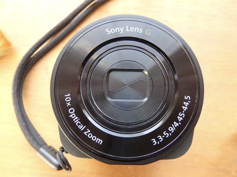 Sony Cybershot DSC-QX10 add 10xZoom to your phone Carousel 1
