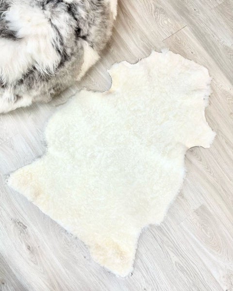 Special Short Wool Sheepskin Rug Carousel 1