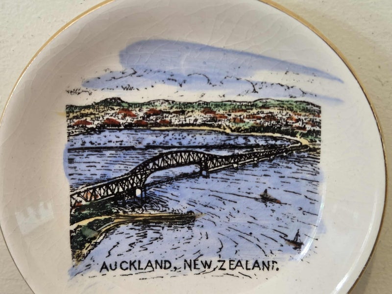 Vintage Souvenir Ware - Auckland (NZ) Small Pin Dish Carousel 2
