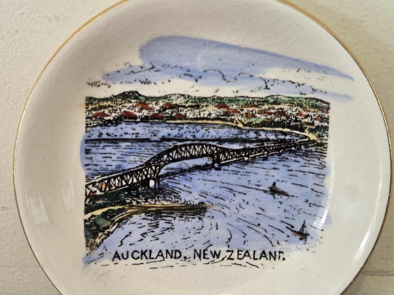 Vintage Souvenir Ware - Auckland (NZ) Small Pin Dish Carousel 6