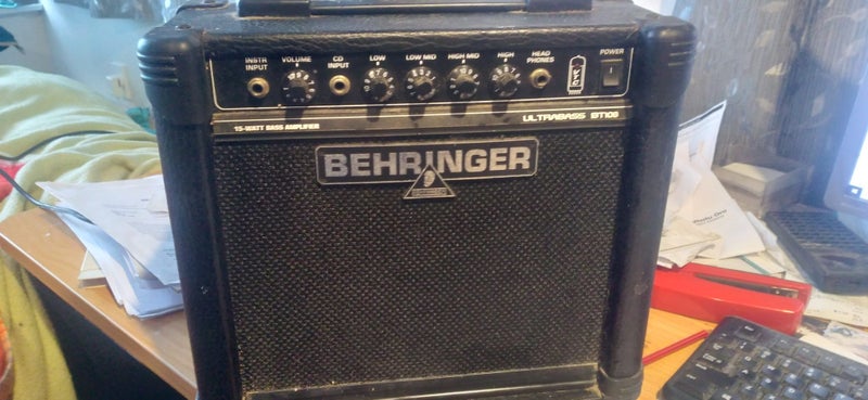 15-watt bass amplifer behringer ultrabass bt108 Carousel 2