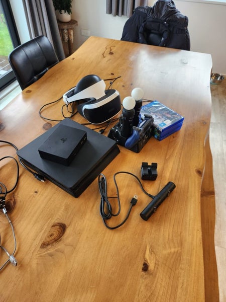 PlayStation 4 + VR Bundle Carousel 1