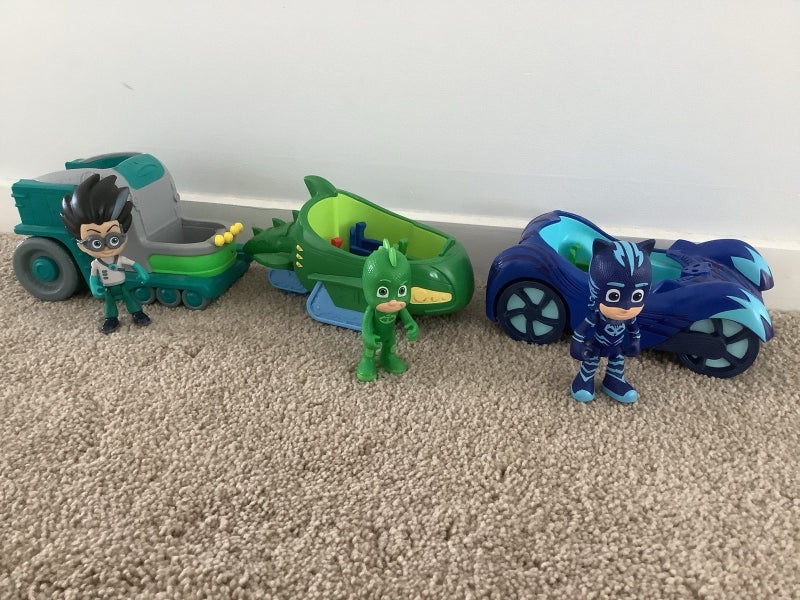 PJ Masks Vehicles and Figures Carousel 1