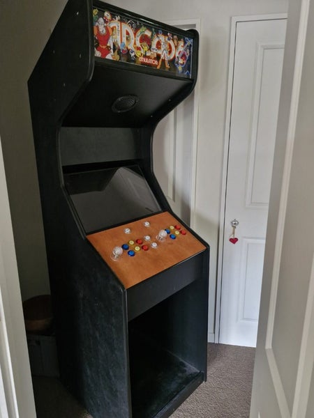 Arcade machine Carousel 1
