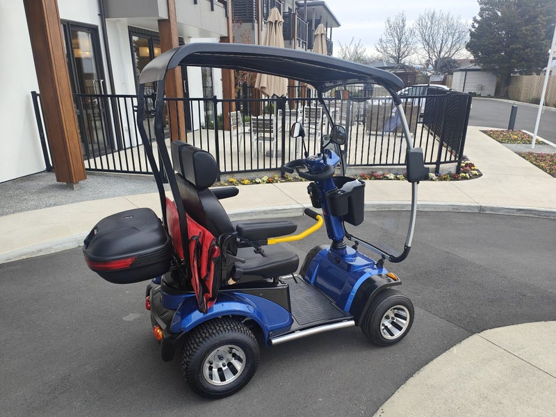8 YR BATT WRTY. LiFePO4 100km Range. BLIZZARD Premium. 1300w,Canopy, Curtains. Carousel 2