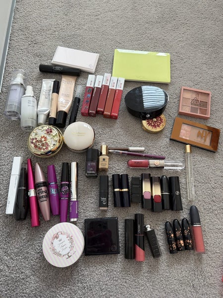 Pre-loved Makeup Lot For Sale 48pcs Carousel 1