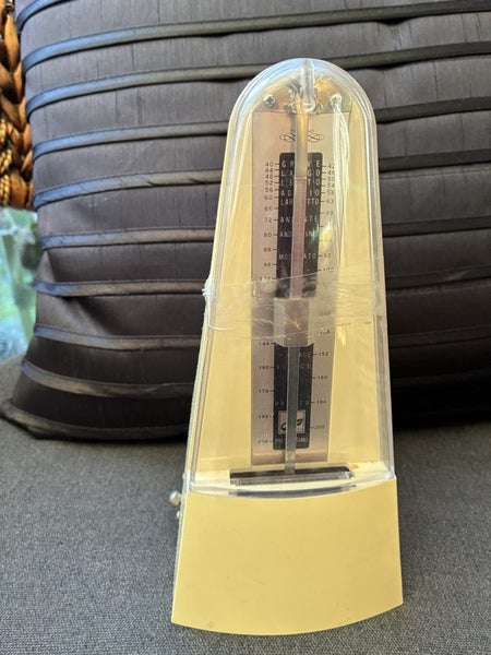 Metronome - Cream bakelite Carousel 1