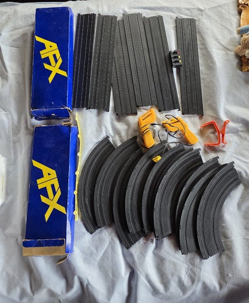 Aurora AFX HO Slot Car Track Lot – Straights, Curves, Controllers & More Carousel 1