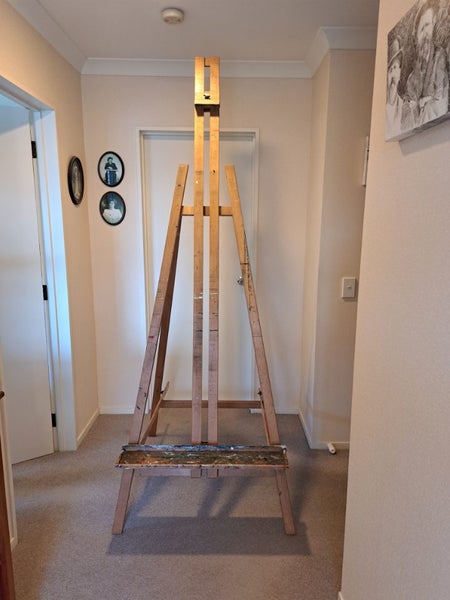 Large Easel Carousel 1