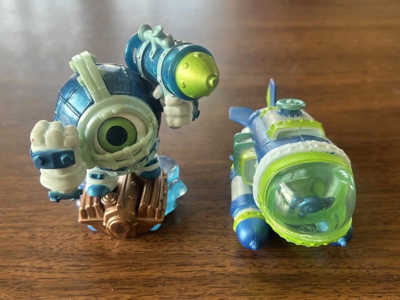 Dive-Clops and Dive Bomber Bundle - Skylanders Superchargers Carousel 1