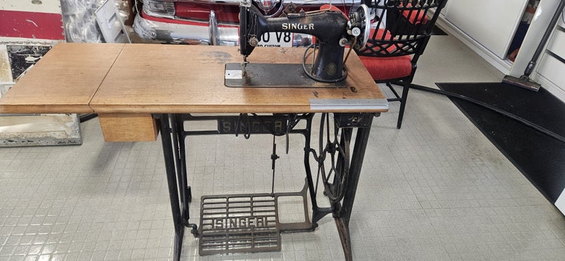 Vintage Singer Sewing Machine Carousel 1
