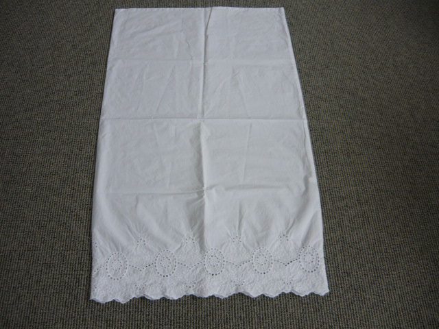 EXTREMELY LARGE PILLOW CASE WALLACE COTTON LIKE NEW WITH FANCY ENDS. Carousel 1