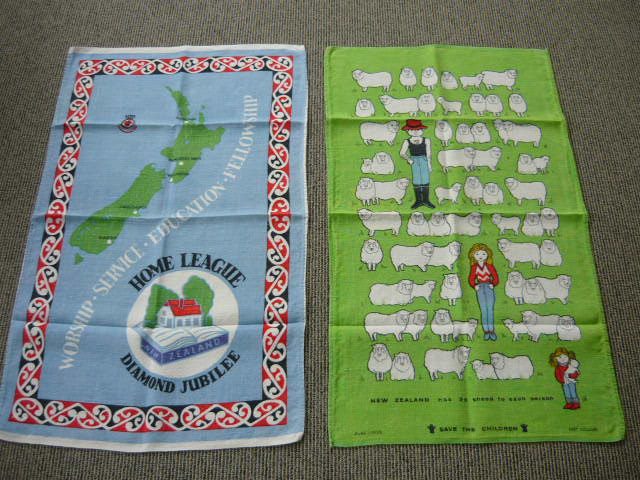 2 VINTAGE LINEN NEW ZEALAND TEATOWELS. Carousel 1