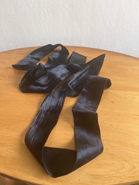 Length of black lace ribbon Carousel 1