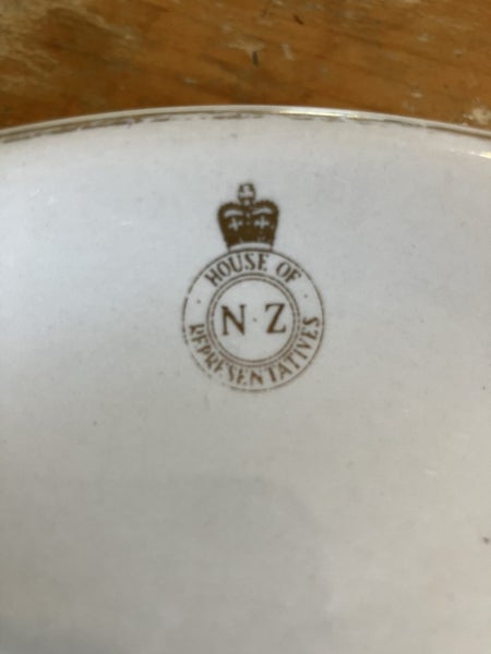 Crown Lynn - NZ Parliament plates Carousel 1