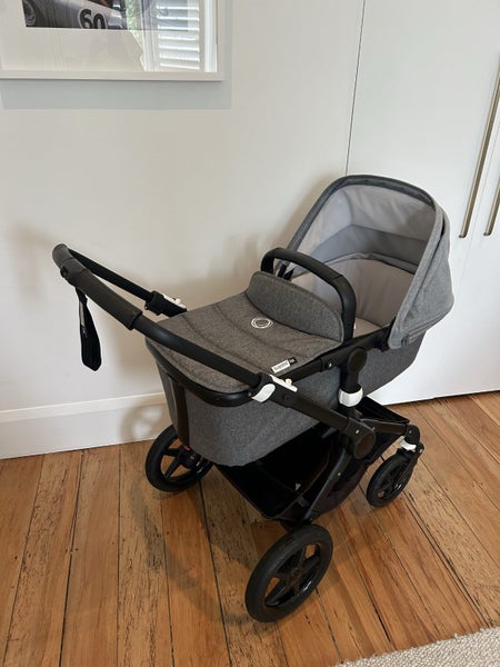 Bugaboo Fox Pram + Bassinet + Wheelie Board + Footmuff + Cup holder Carousel 2