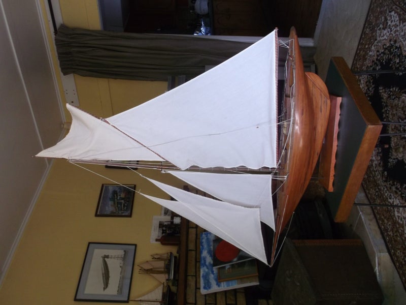 Penduick Model Yacht. Carousel 1